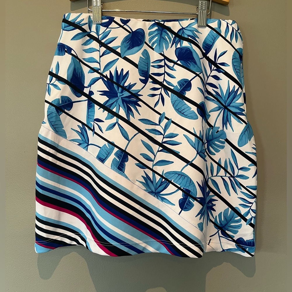 Almost new golf skort by TAIL tropical print 18”